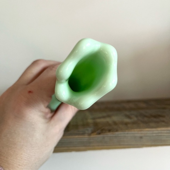 Vintage jade green Westmooreland Stretch swung bud vase signed - Picture 5 of 5